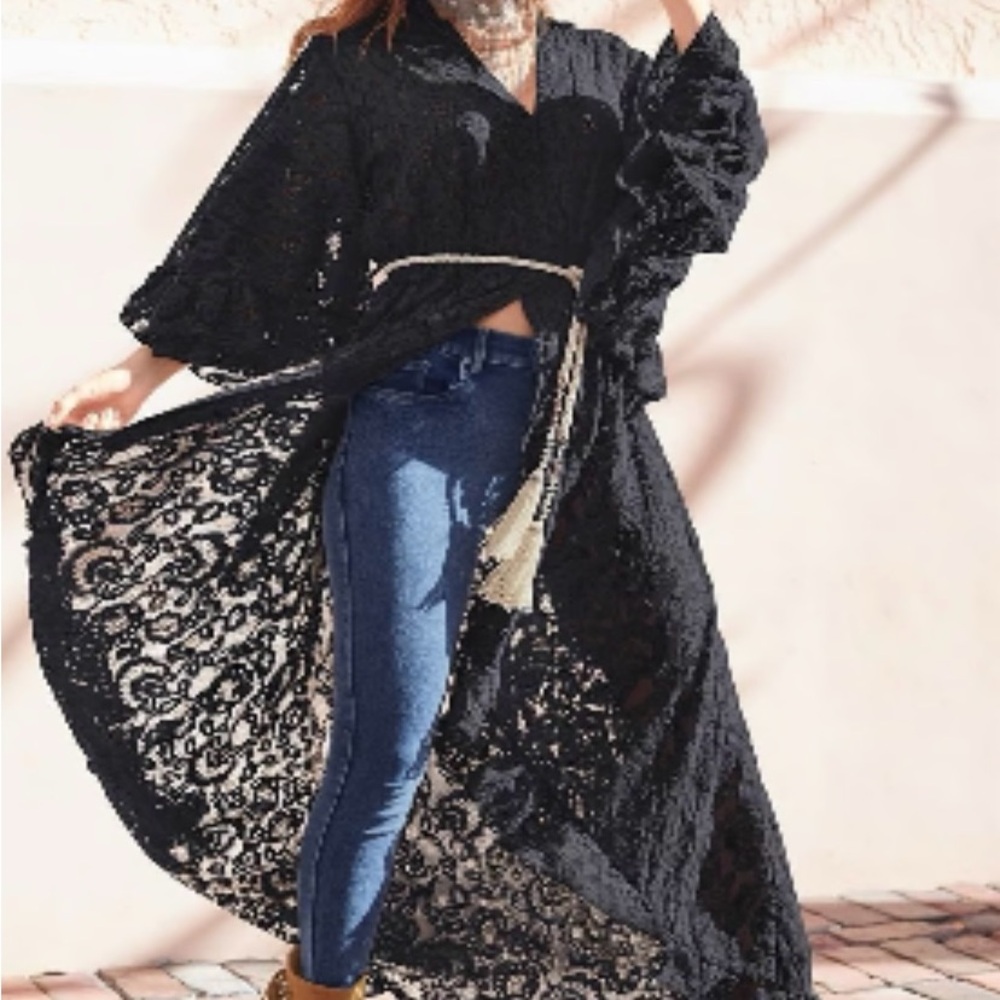 Venus all over lace top